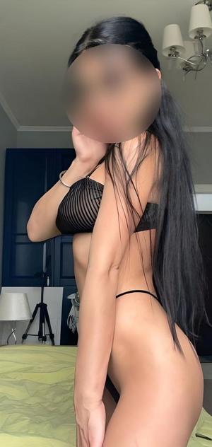 Yalangoch qora tanli ayollar it uslubini tomosha qiling