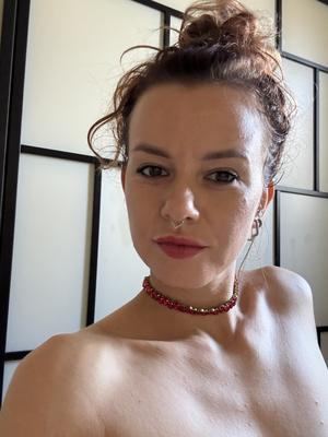 Sasisa ru trakhodrom ірі пландағы фото Жігіт қызының ерніндегі сперматозоидты жалаған.